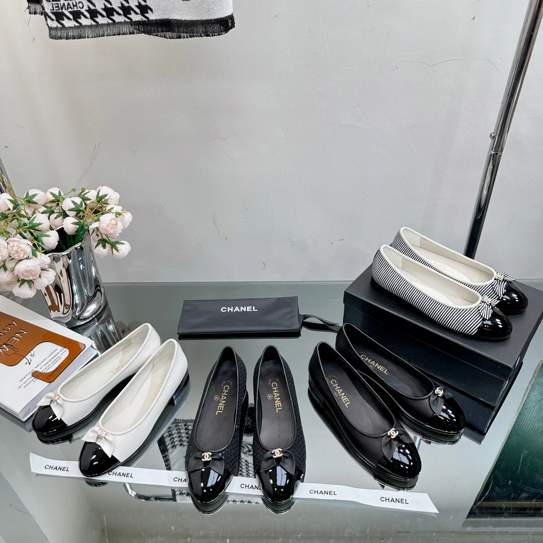 Новинка сезона весна/лето 2023 от Chanel - Балетки - Белые