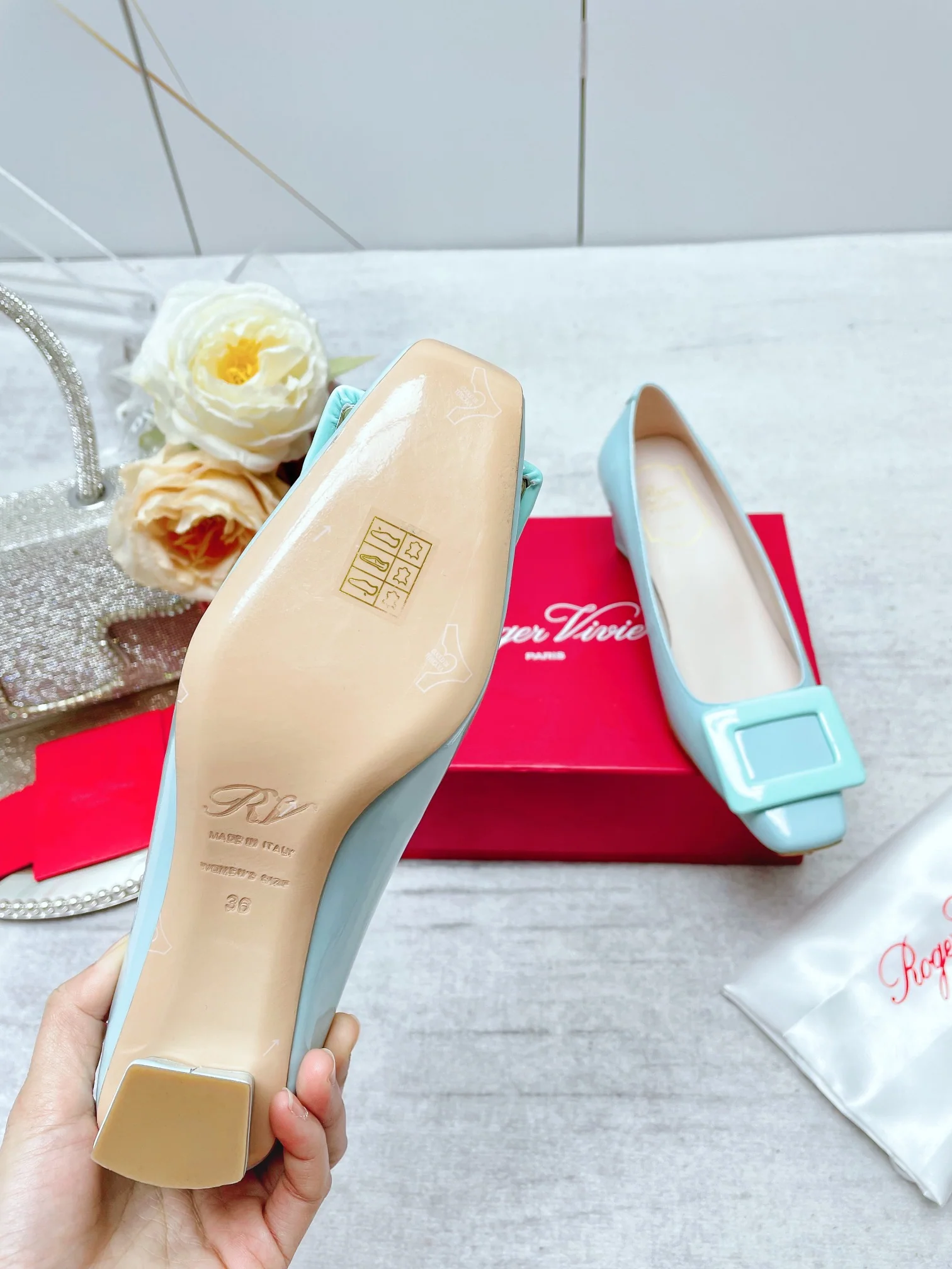 Обувь RV - Новинка ранней весны 2023 года - Элегантные туфли на низком каблуке - Светло-голубые