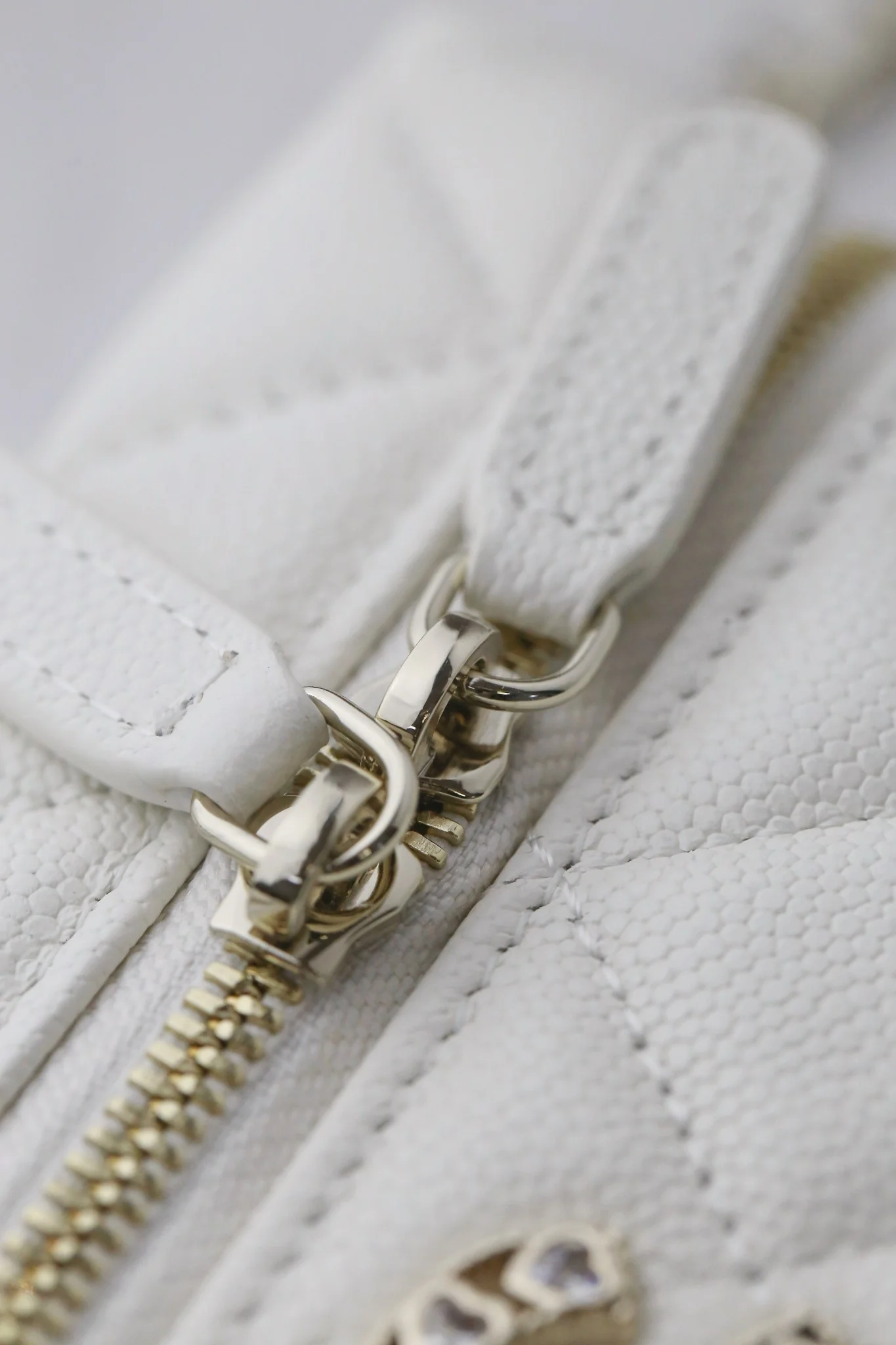 Сумочка Chanel 25p Heart Diamond LP с цепочкой - белая