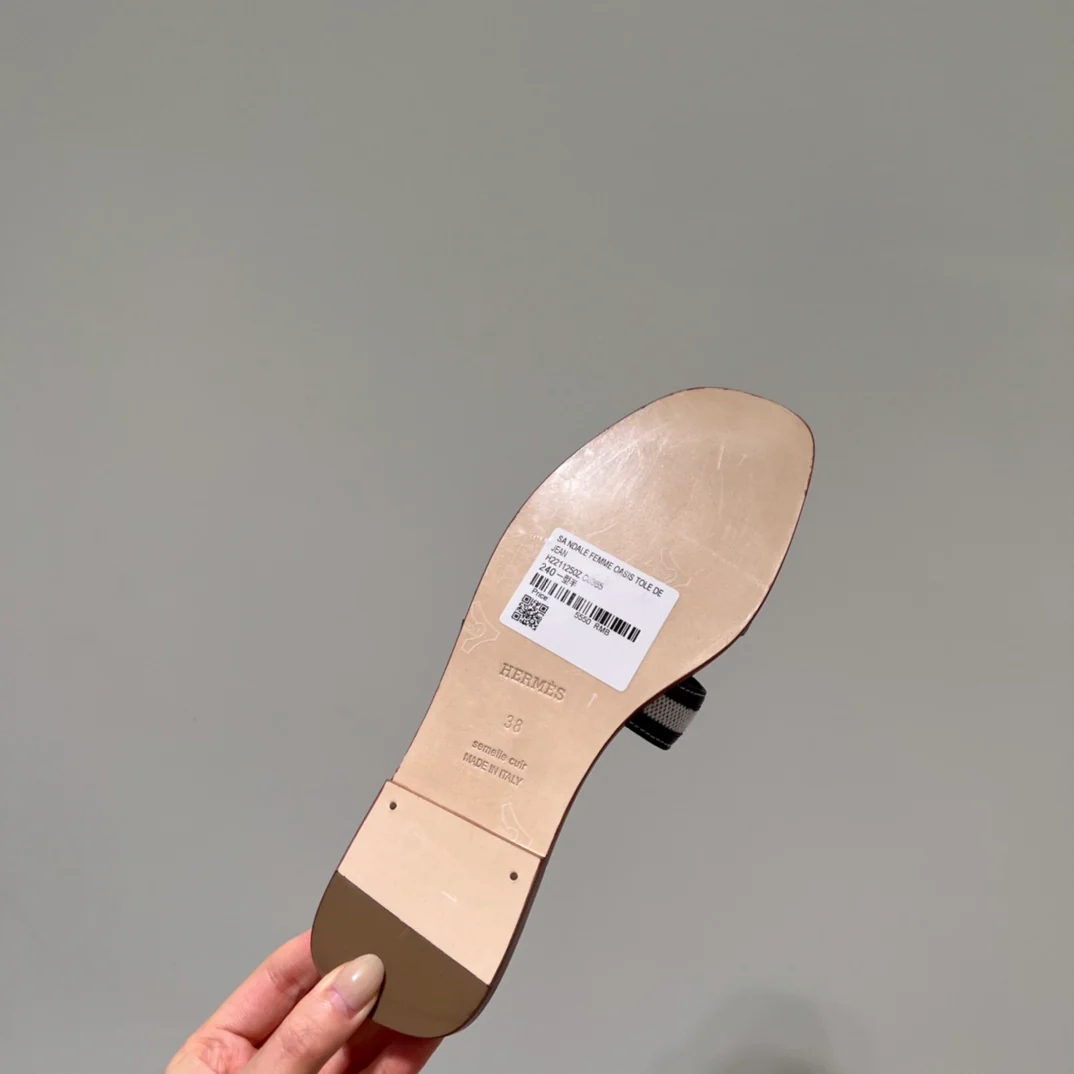 Новинка сезона весна/лето 2022 от Hermes - плоские тапочки H - 3