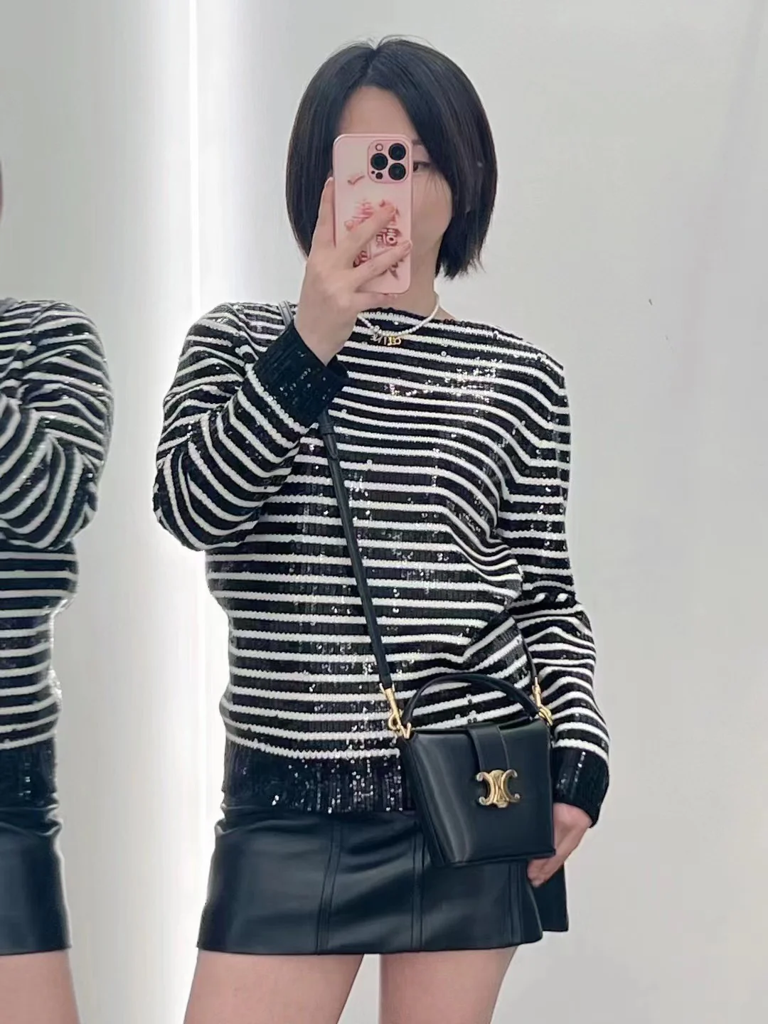 Миниатюрная кожаная сумка-ведро Celine Triomphe - черная