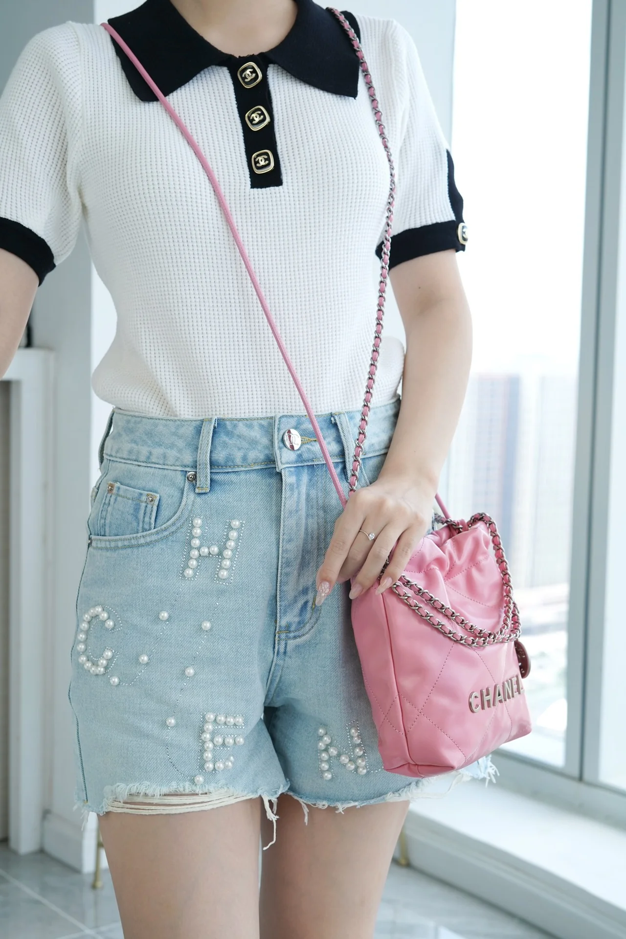 Новинка сезона весна/лето 2023 от Chanel - сумка 22 - мини - розовая с серебряной пряжкой