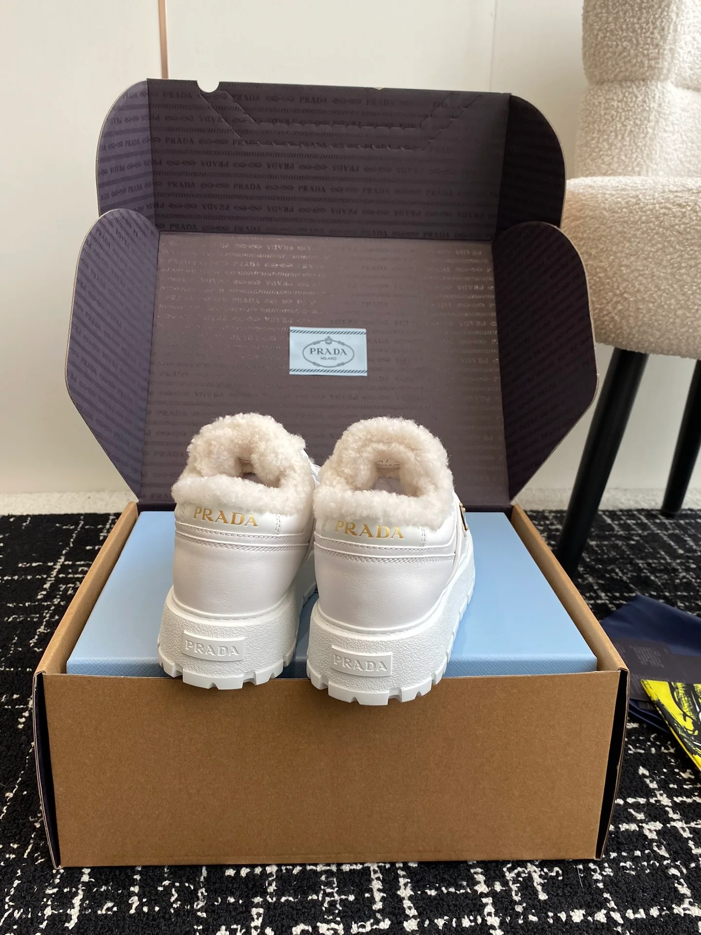 Повседневные туфли Prada 2024 - белые - 1