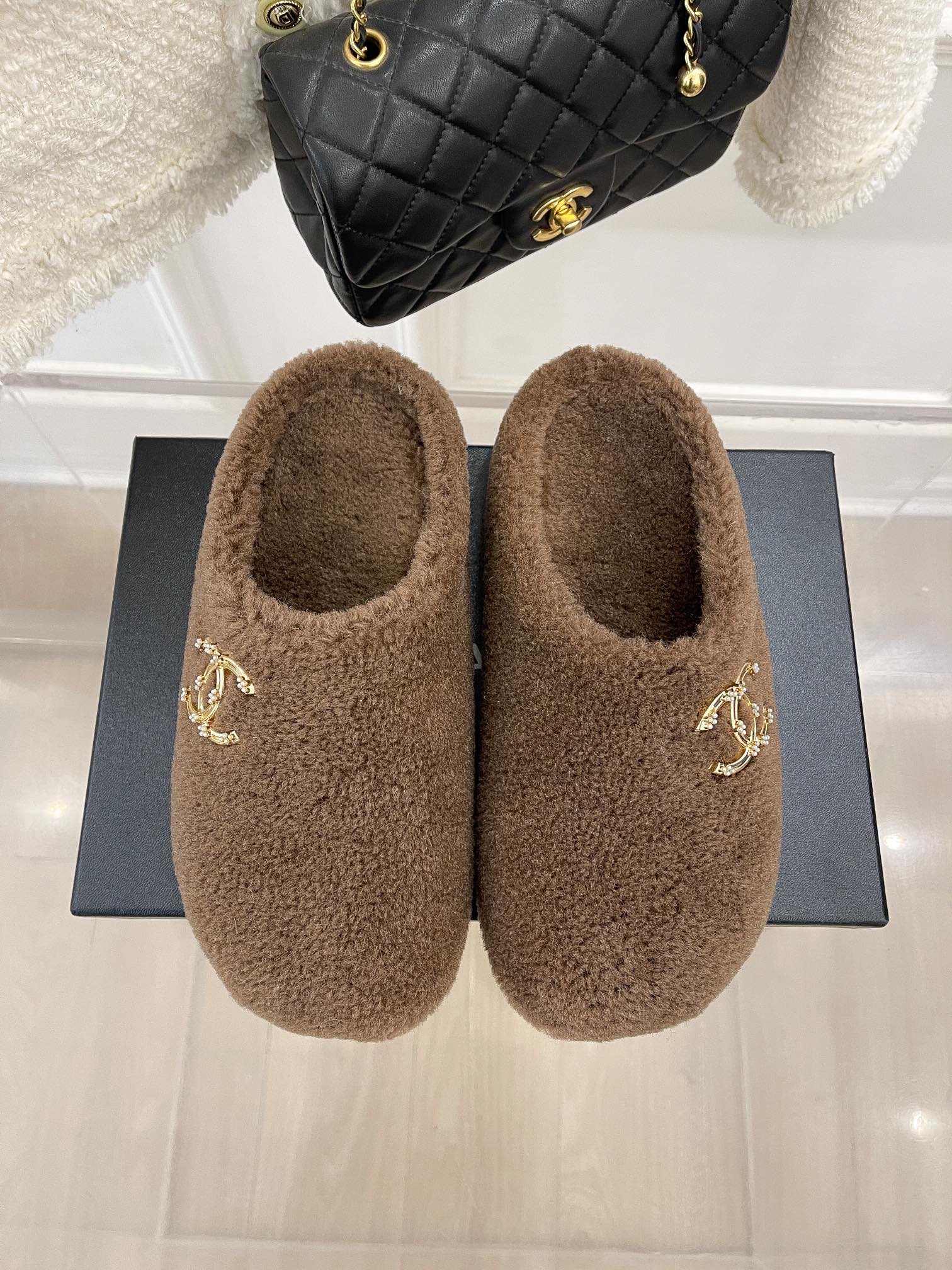 Весенние тапочки Chanel Birkenstock 2022 - коричневые