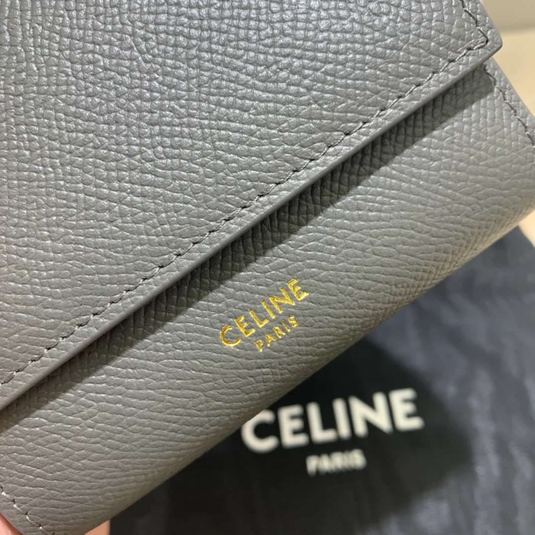 Короткий трехсекционный кошелек Celine - серый с принтом пальмовых листьев