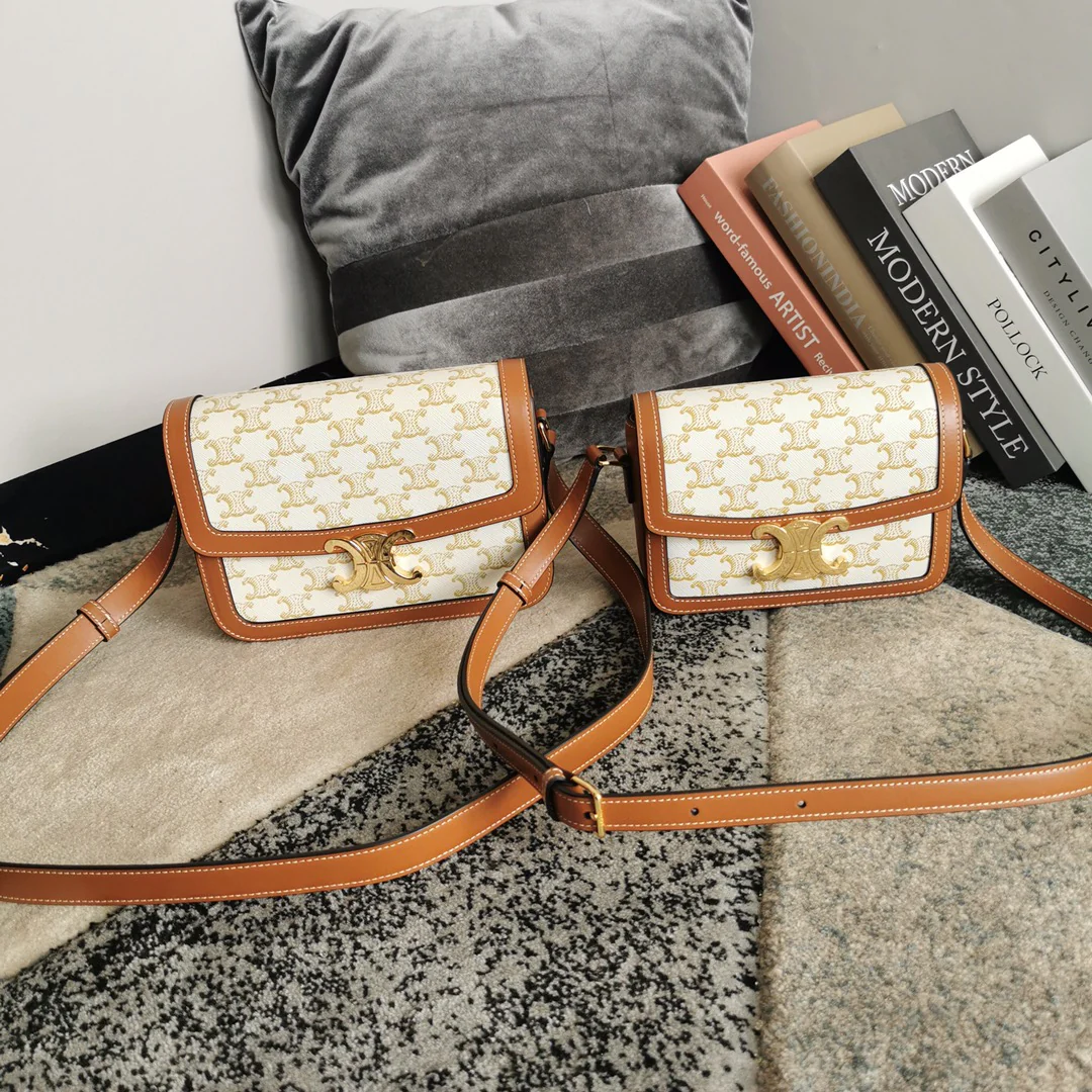 Классическая сумка Celine Triomphe из льна и кожи, с монограммой, белая, большой размер 22 см.