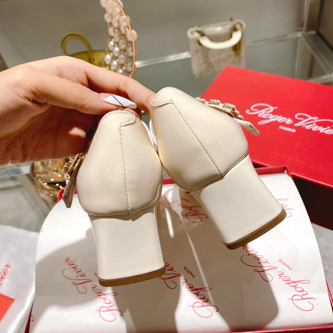 Обувь RV - Новинка весны 2023 - Туфли на низком каблуке из овчины - 4-5 см - Бежевые