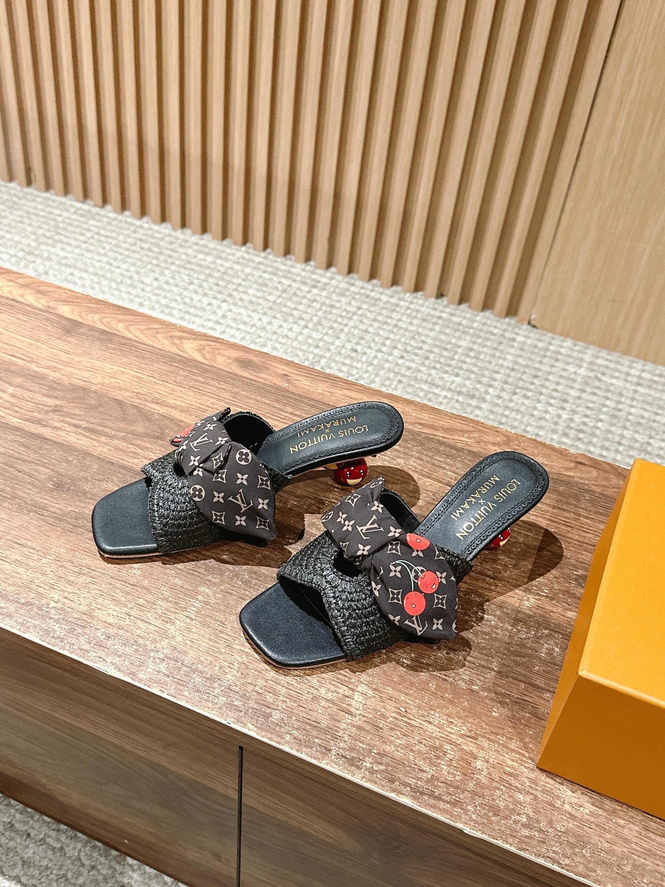 LV - Соломенные сандалии на низком каблуке с бантом - Черные