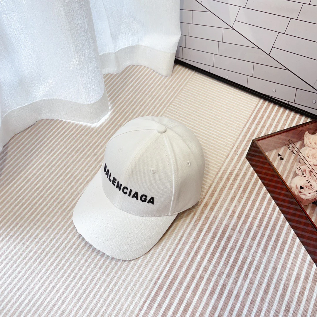Balenciaga - Маленькая бейсболка с вышивкой в ??виде кисти - Белая