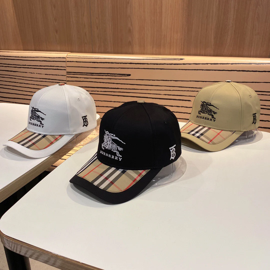 Бейсболка Burberry в клетку - 1