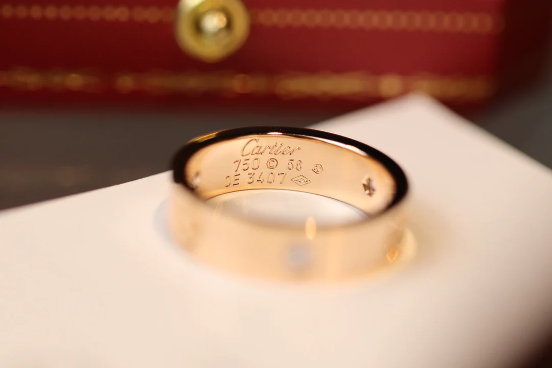 Широкое кольцо Cartier Love с 3 бриллиантами