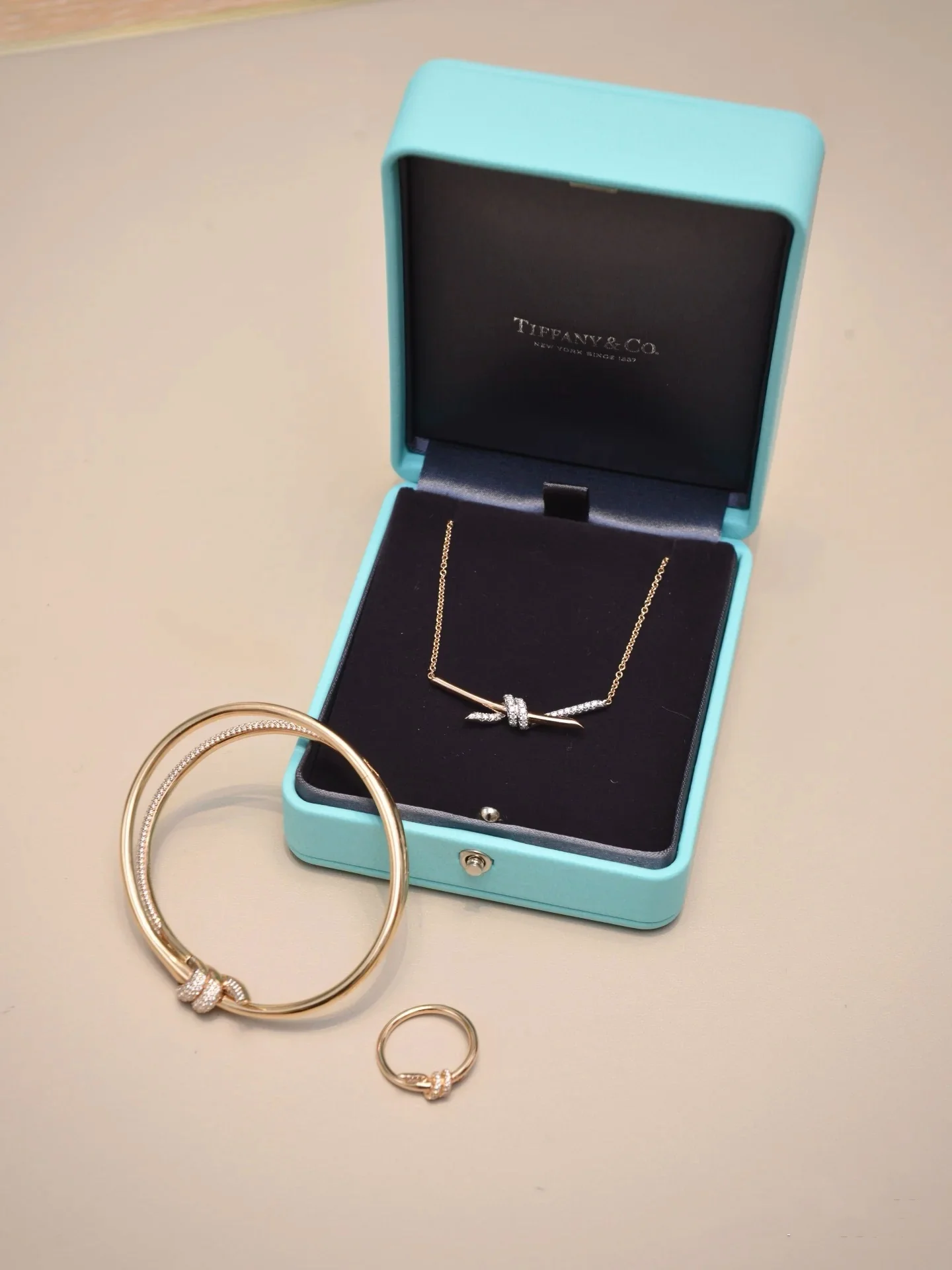 Колье Tiffany 104