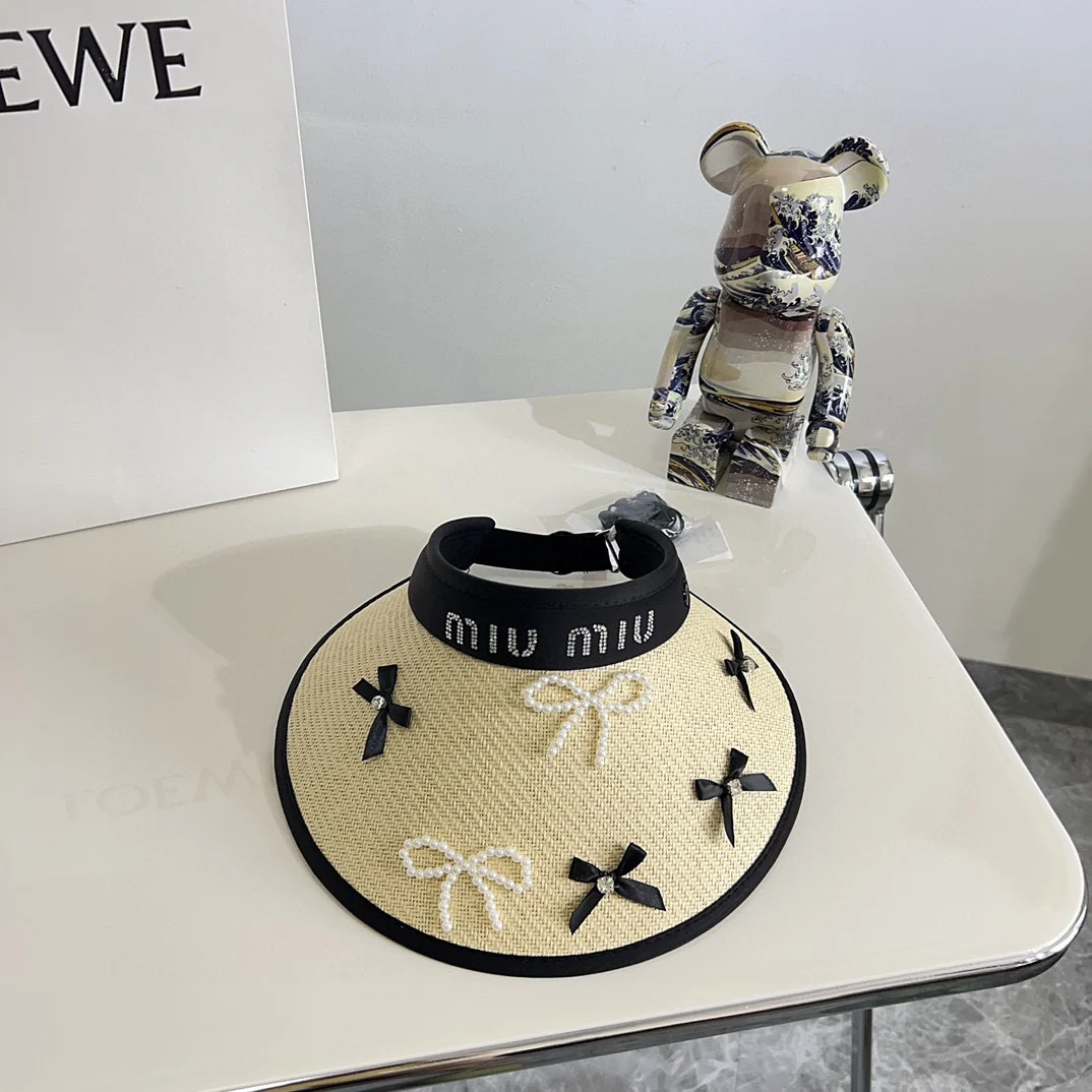 Новая летняя солнцезащитная шляпа Miu Miu 2024 с жемчужным бантом - абрикосового цвета.