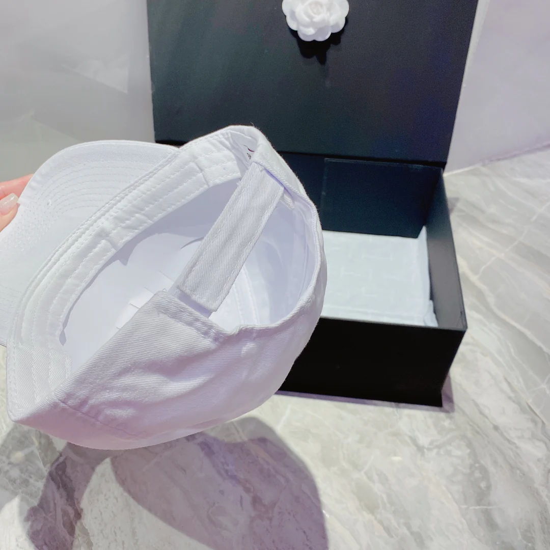 Balenciaga - Классическая бейсболка с вышивкой - 1