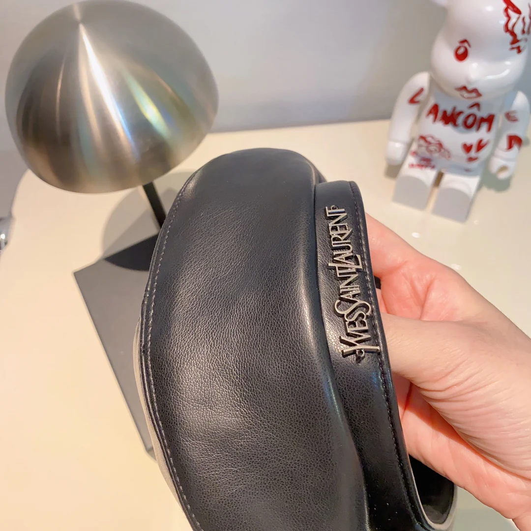 Кожаный берет Святого Иа