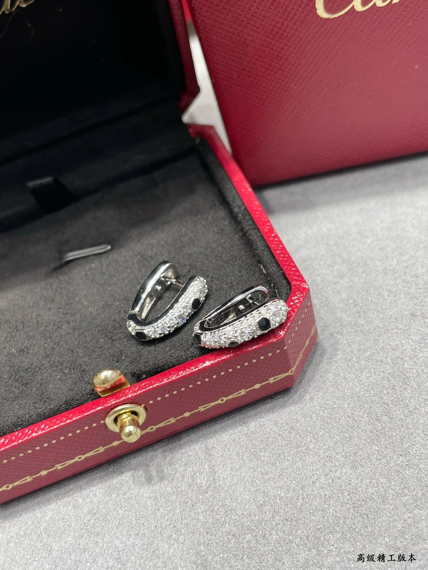 Серьги Cartier 057