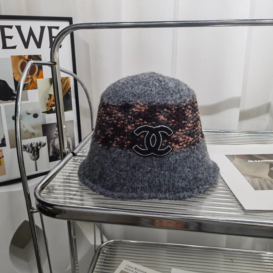 Chanel - Вязаная рыбацкая шапка