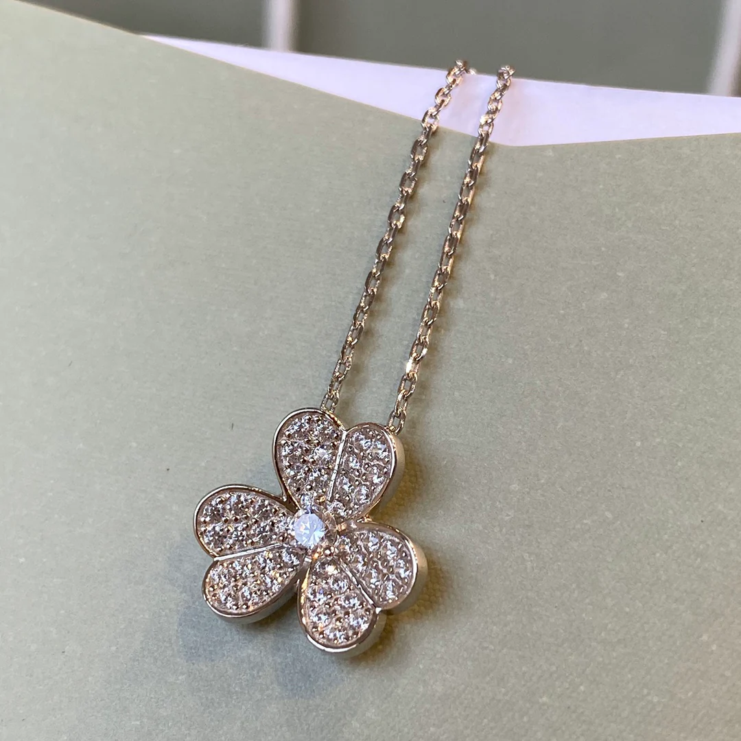 Van Vuitton - Колье 107