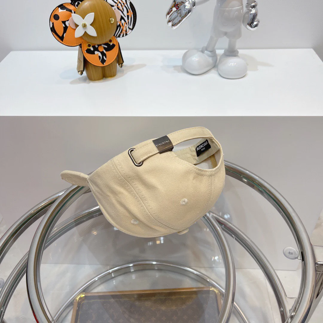 Бейсболка Balenciaga с вышивкой