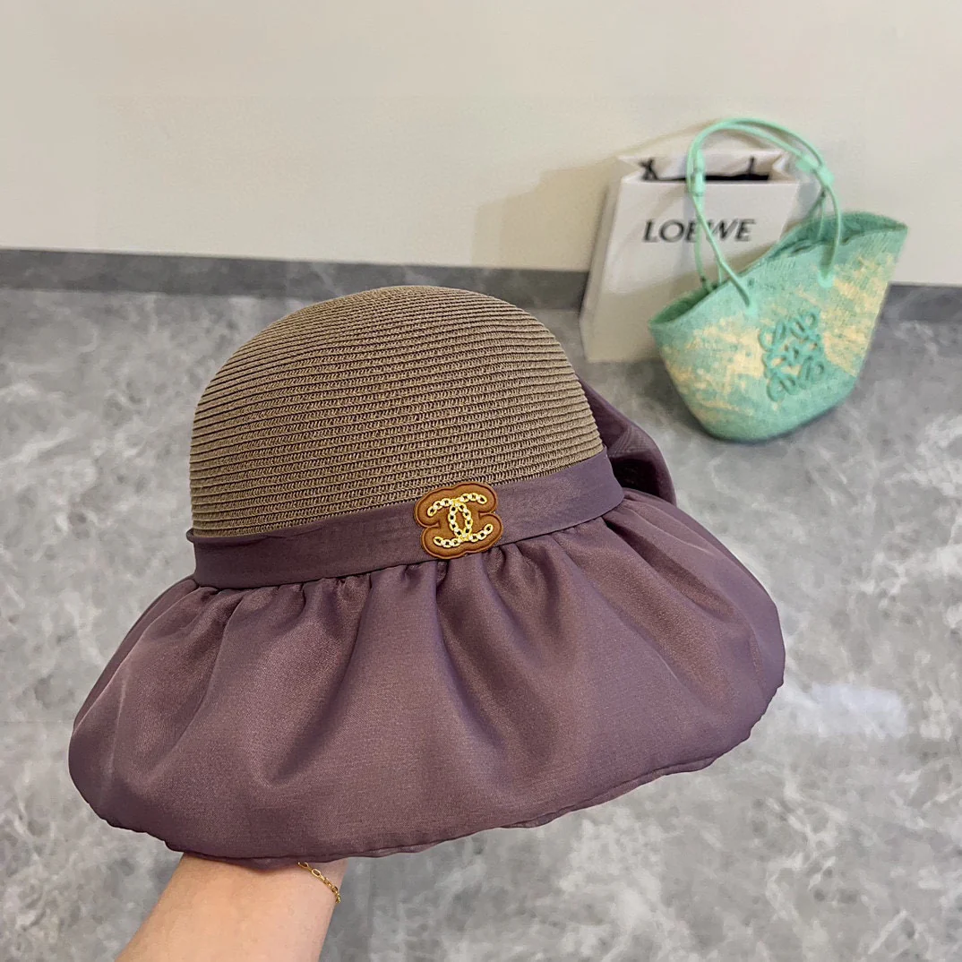 Новая широкополая плетеная шляпа от солнца Chanel весна/лето 2024 — фиолетовая.