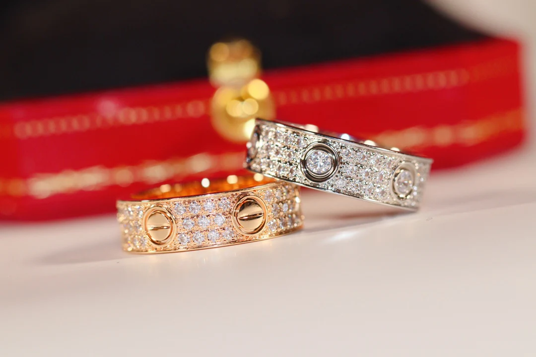 Кольцо Cartier Love - Starry Night в смелом дизайне