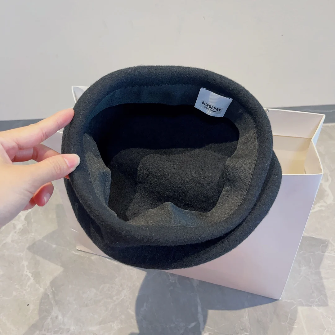 Новый шерстяной берет Burberry с стразами, осень/зима - черный.