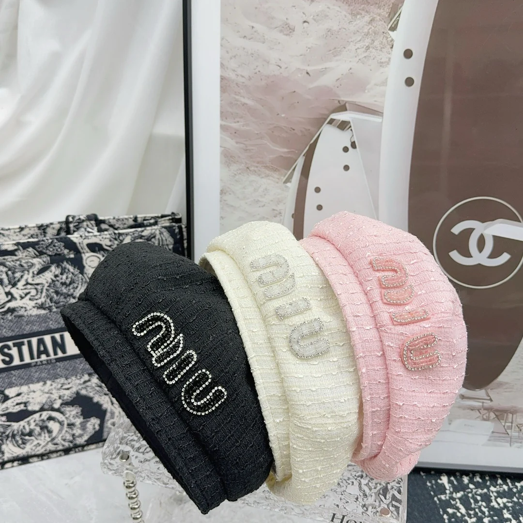 Берет Miu Miu с пайетками - белый