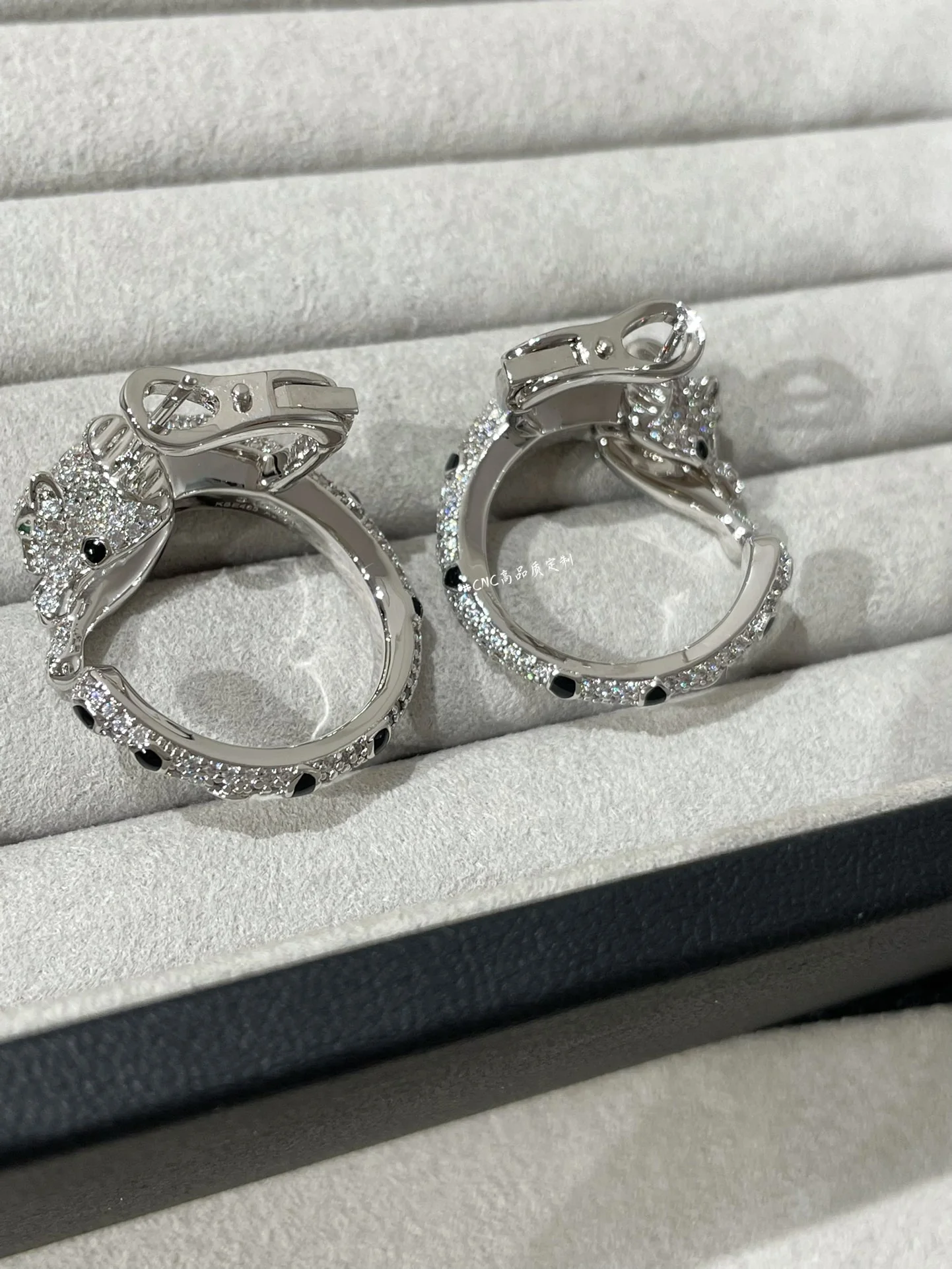 Серьги Cartier 051