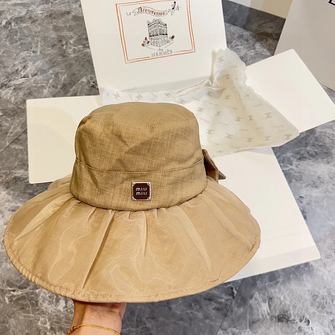 Новая плиссированная шляпа от солнца Miu Miu 2024 с бантом - цвет хаки.