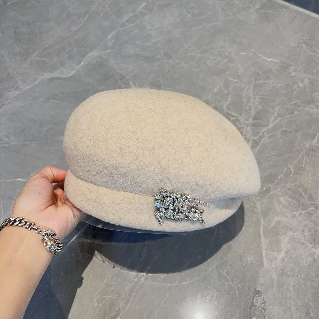 Новый шерстяной берет Burberry с стразами, осень/зима - белый.