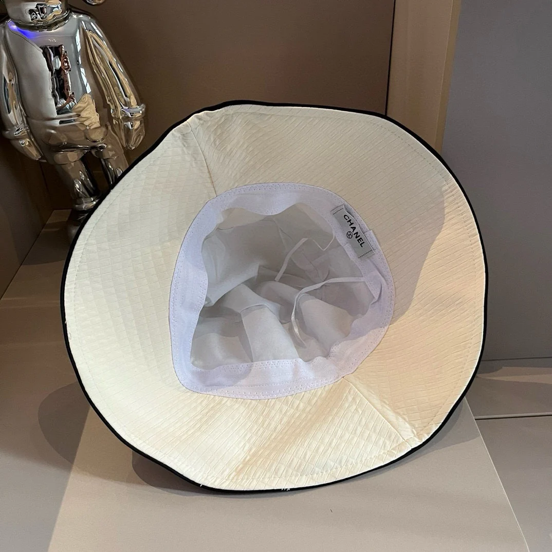 Chanel - Универсальная рыбацкая шляпа из парусины с бантом - Белая