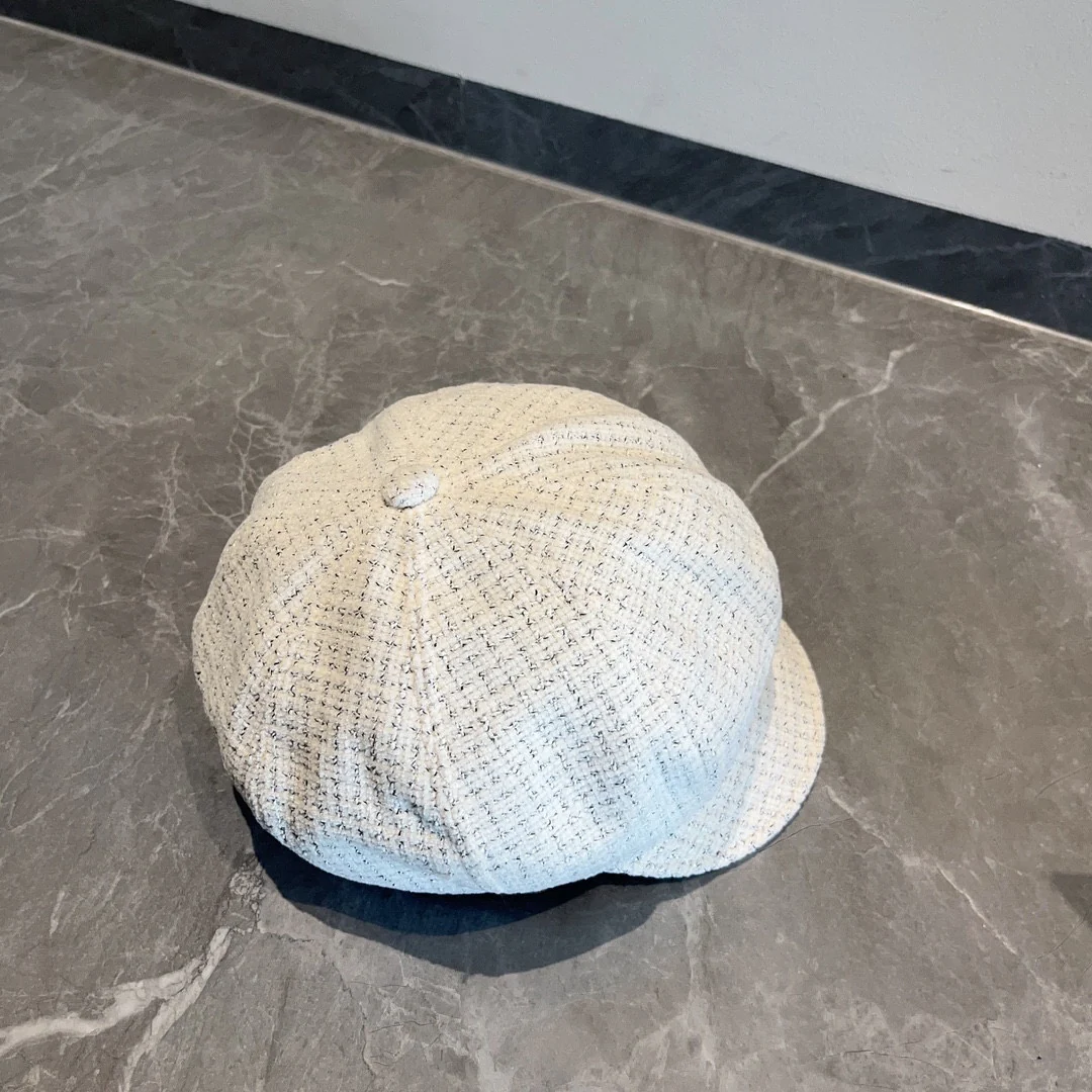 Chanel - Элегантная бейсболка в стиле Chanel - Белая