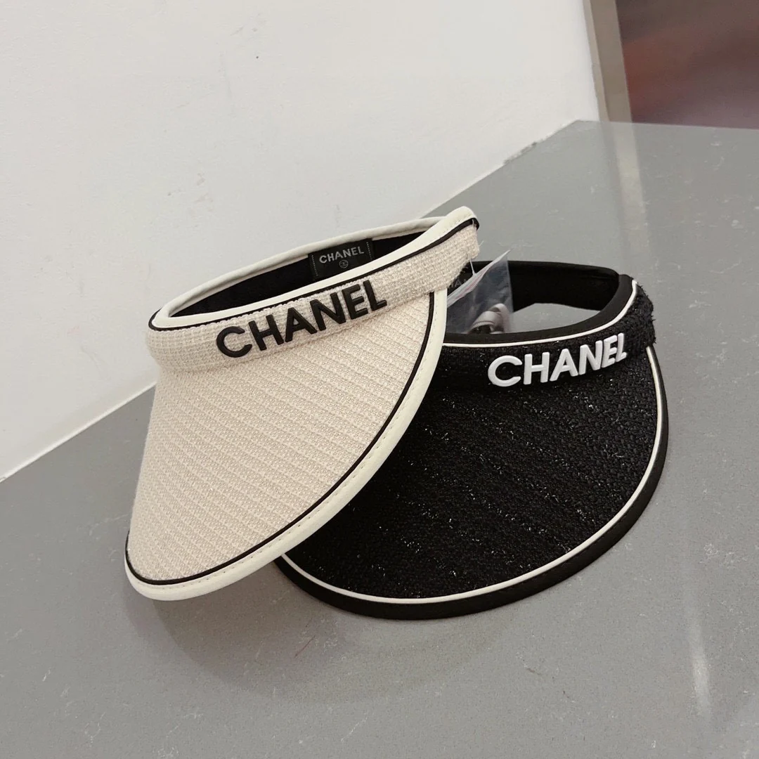 Новинка сезона весна/лето 2023 от Chanel - Солнцезащитный козырек с открытым верхом - Белый