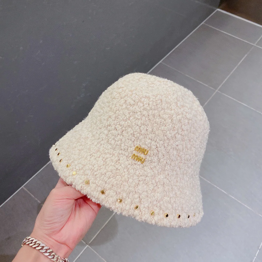 Панама Miu Miu с заклепками - белая