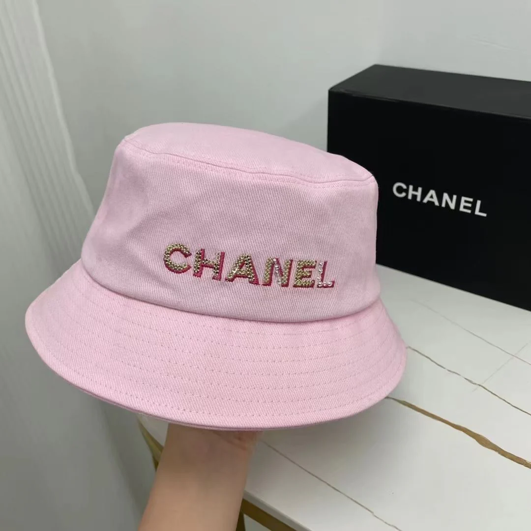 Рыбацкая шляпа Chanel, украшенная пайетками и стразами - Рекомендовано на Xiaohongshu - 1