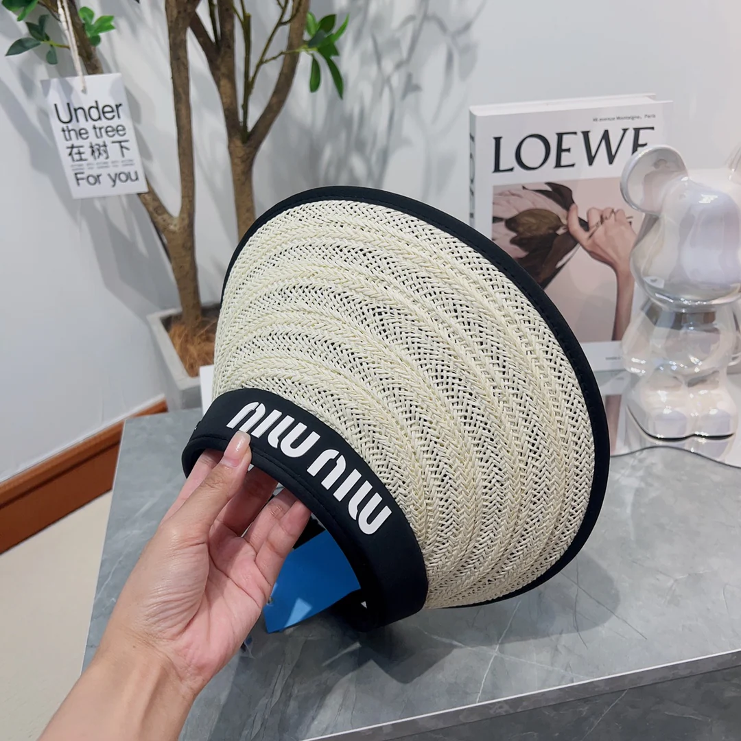 Новинка лета 2023 от Miu Miu - Соломенная шляпа-козырек - Солнцезащитная шляпа - Белая