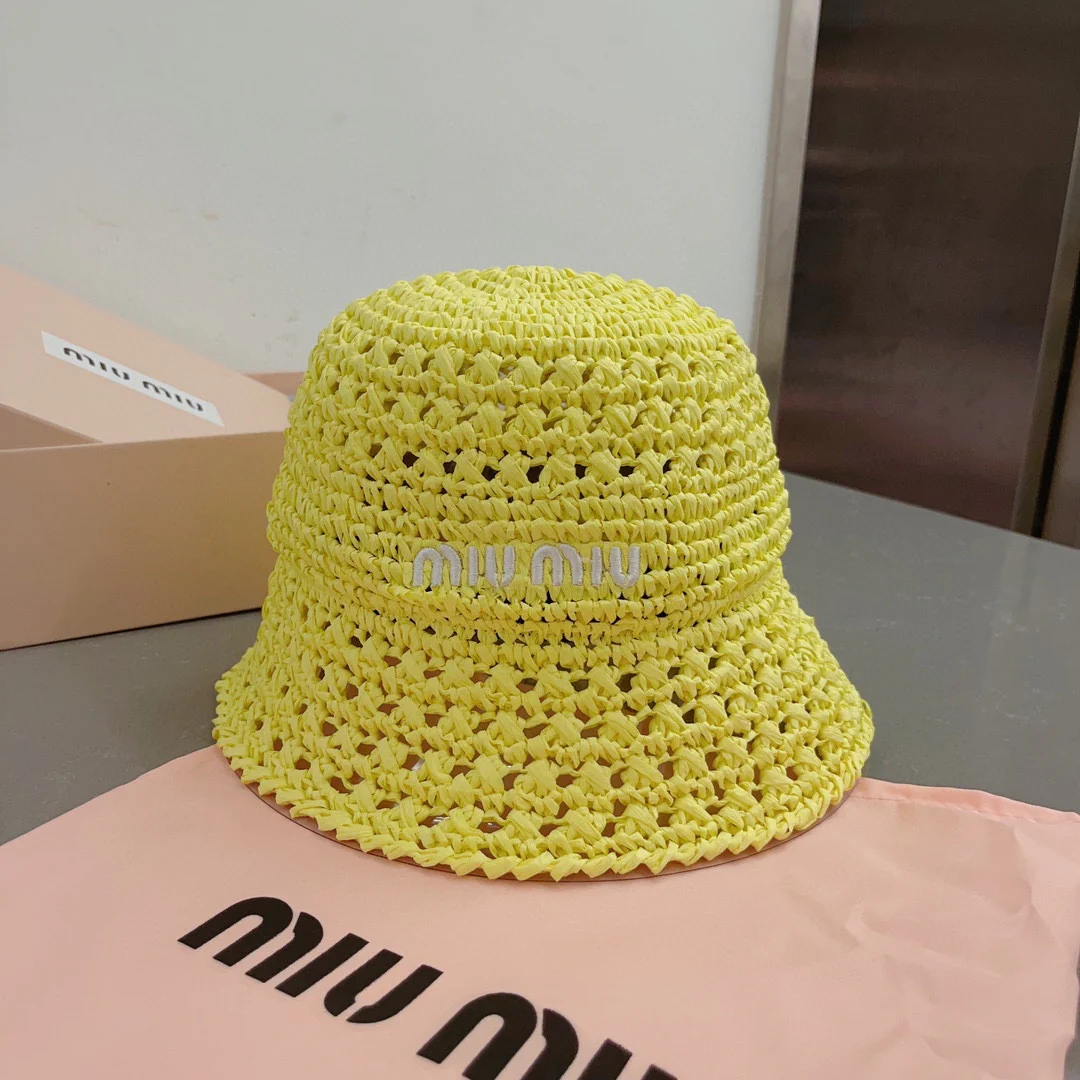 Новинка весны/лета Miu Miu 2023 — Вязаная крючком рыбацкая шапка — желтая