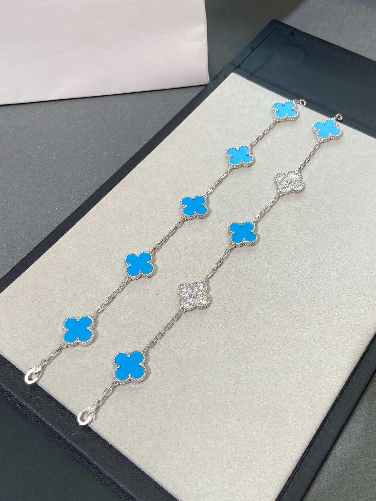 Van Vuitton - Колье 128