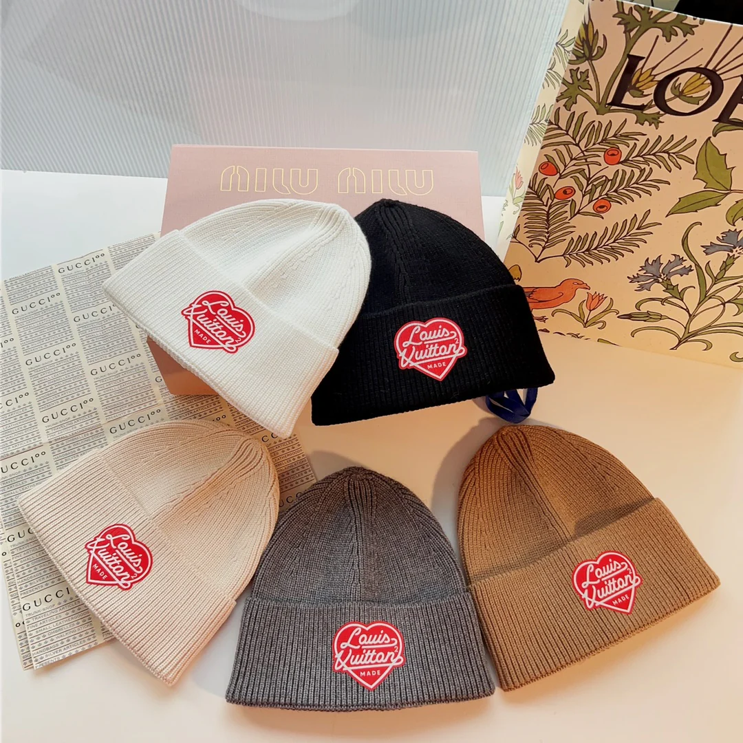 LV - Вязаная шапка-бини - Унисекс - Белая