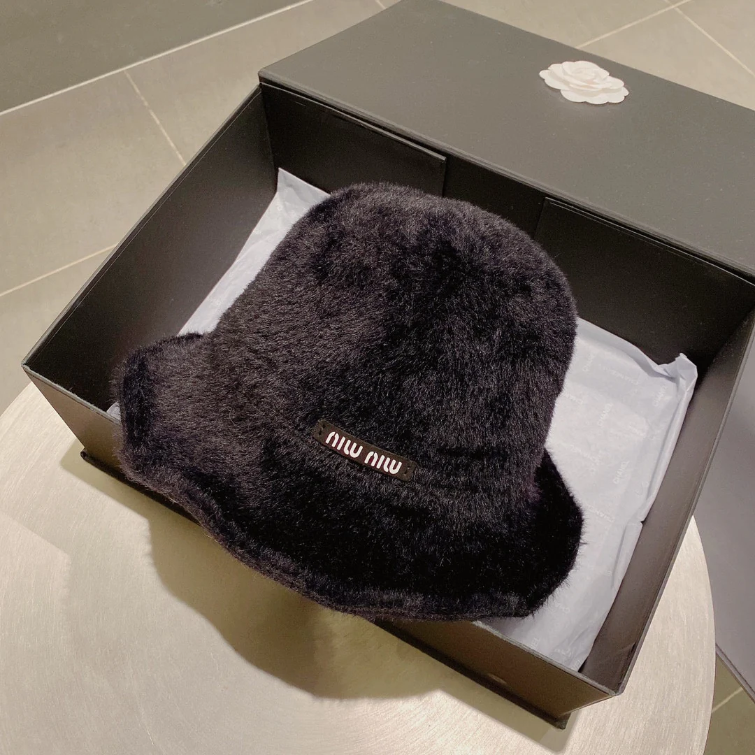 Miu Miu - Рыбацкая шапка из норки - Черная