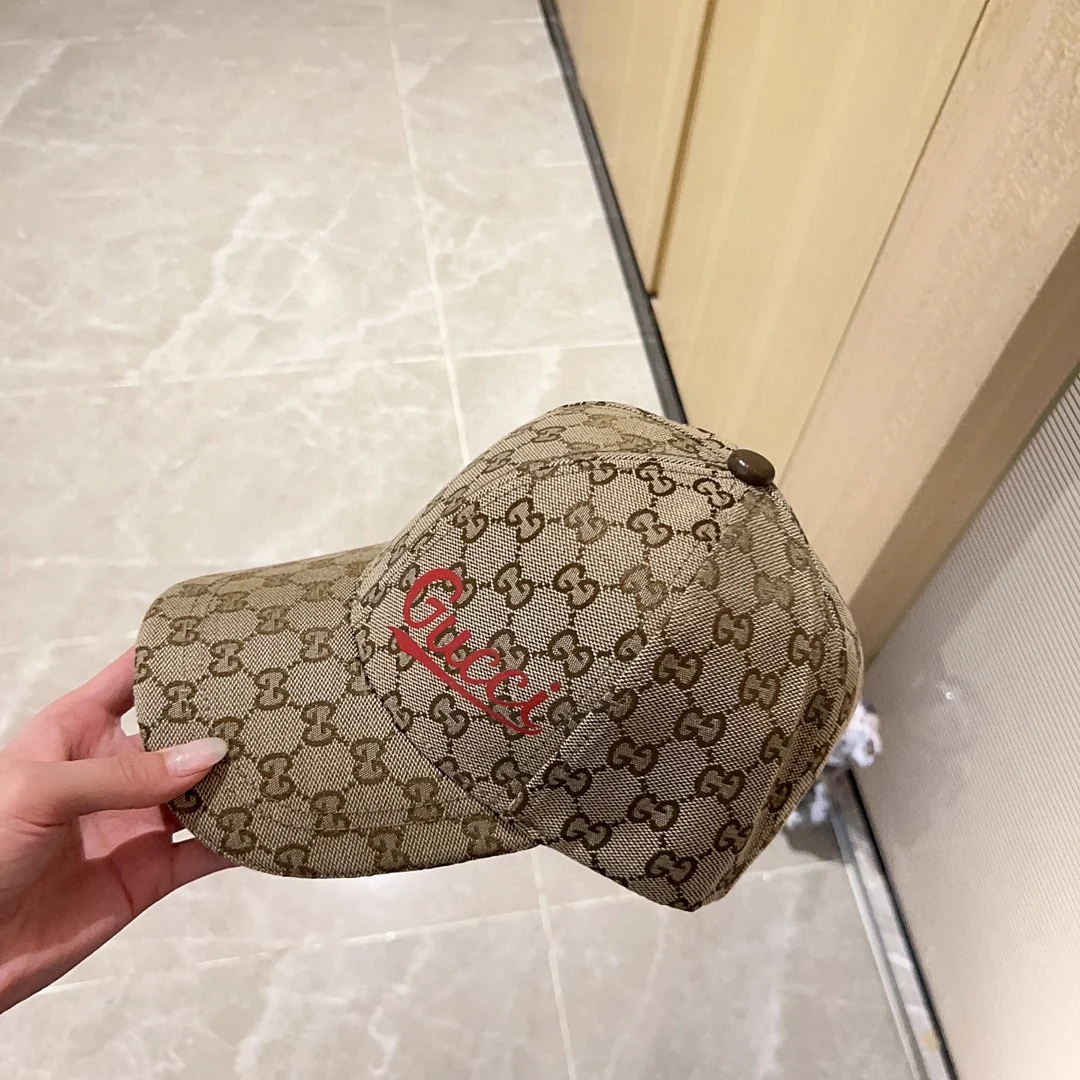 Новинка сезона весна/лето 2023 от Gucci - бейсболка с монограммой - кофейно-коричневый - 1