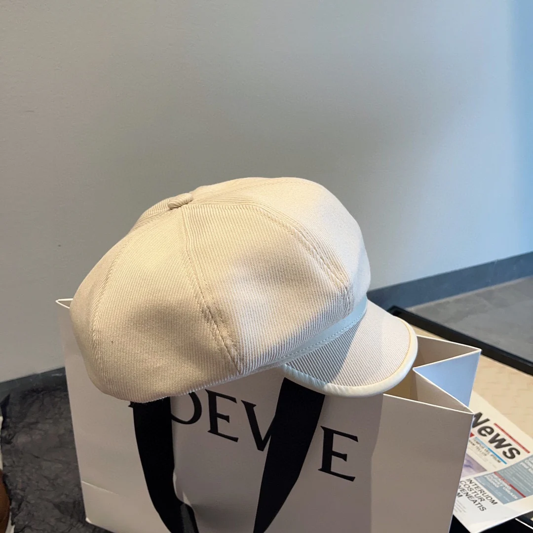 Новая простая шляпа художника Chanel осень/зима - белая