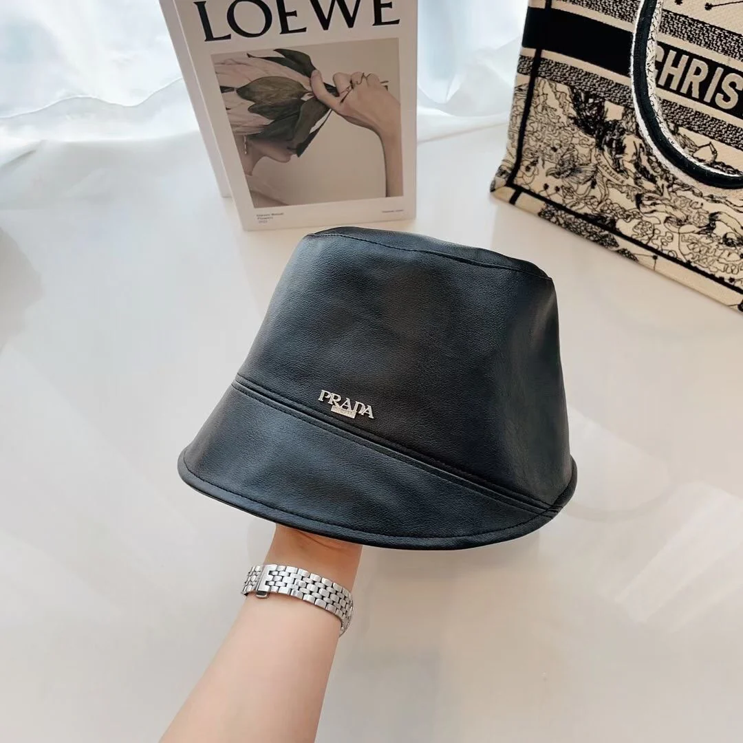 Prada - Кожаная рыбацкая шляпа неправильной формы