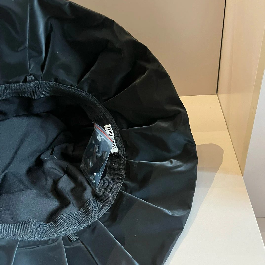 Солнцезащитная шляпа Miu Miu - черная