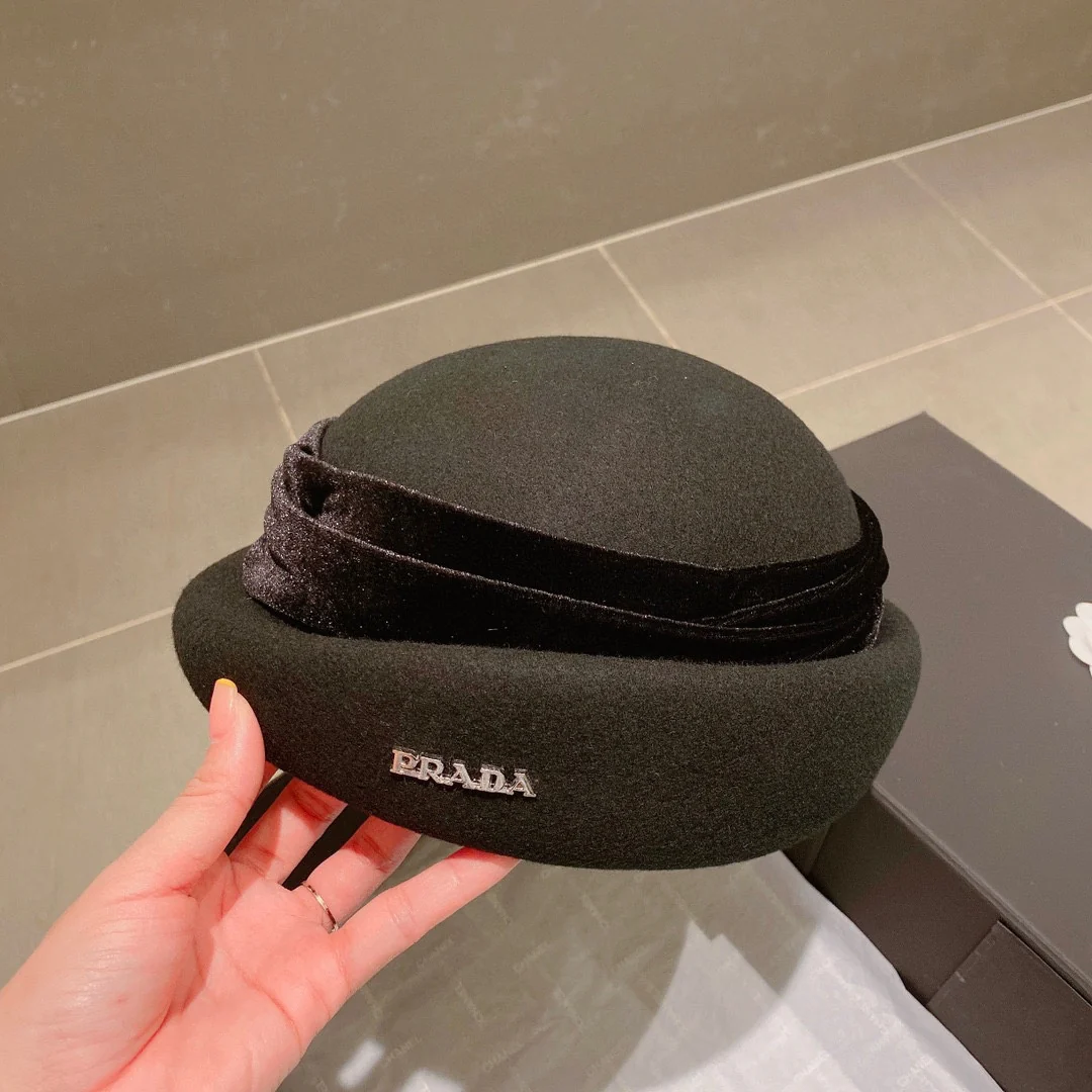 Prada - Шерстяная шапка - Черная