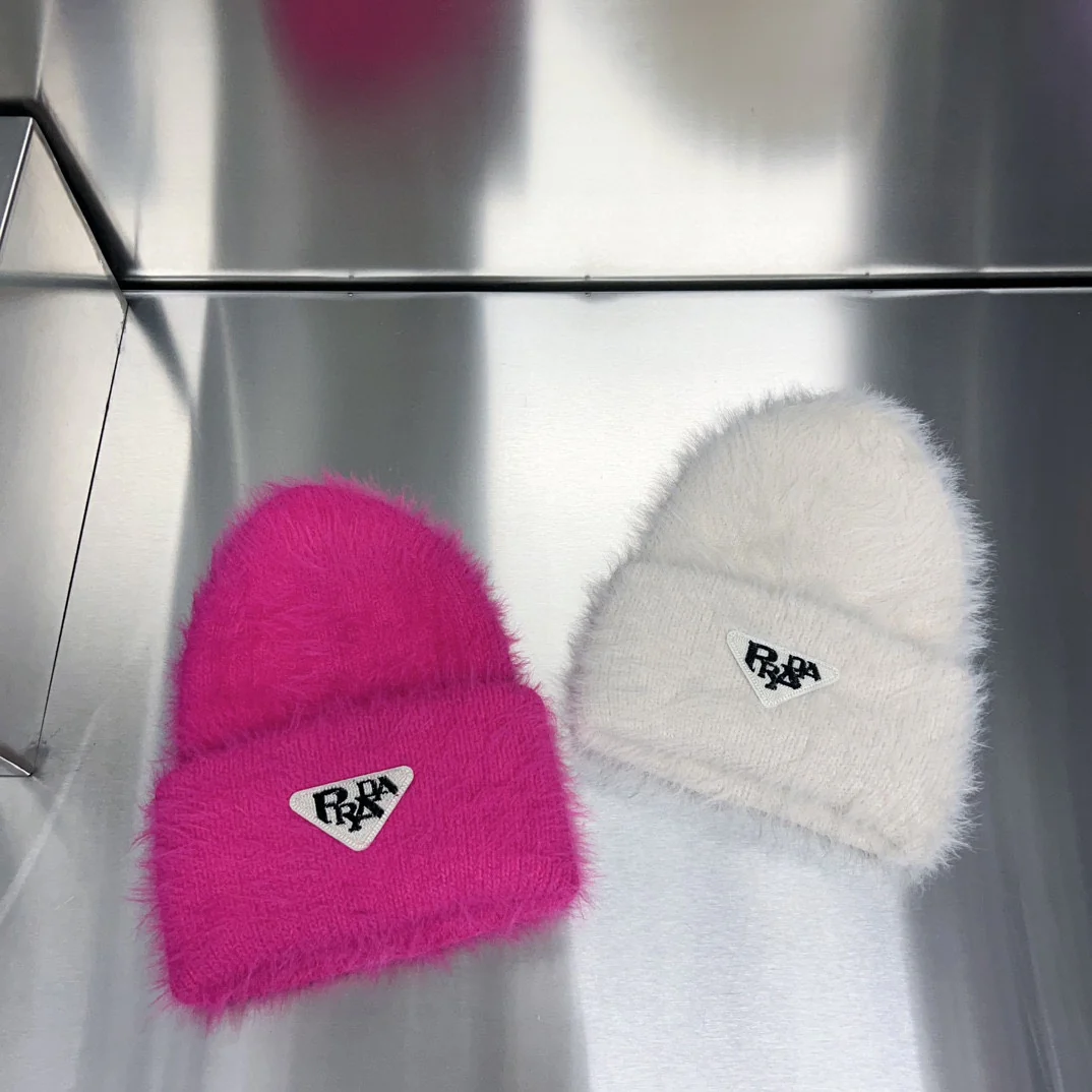 Prada - Новая шапка из искусственного меха норки