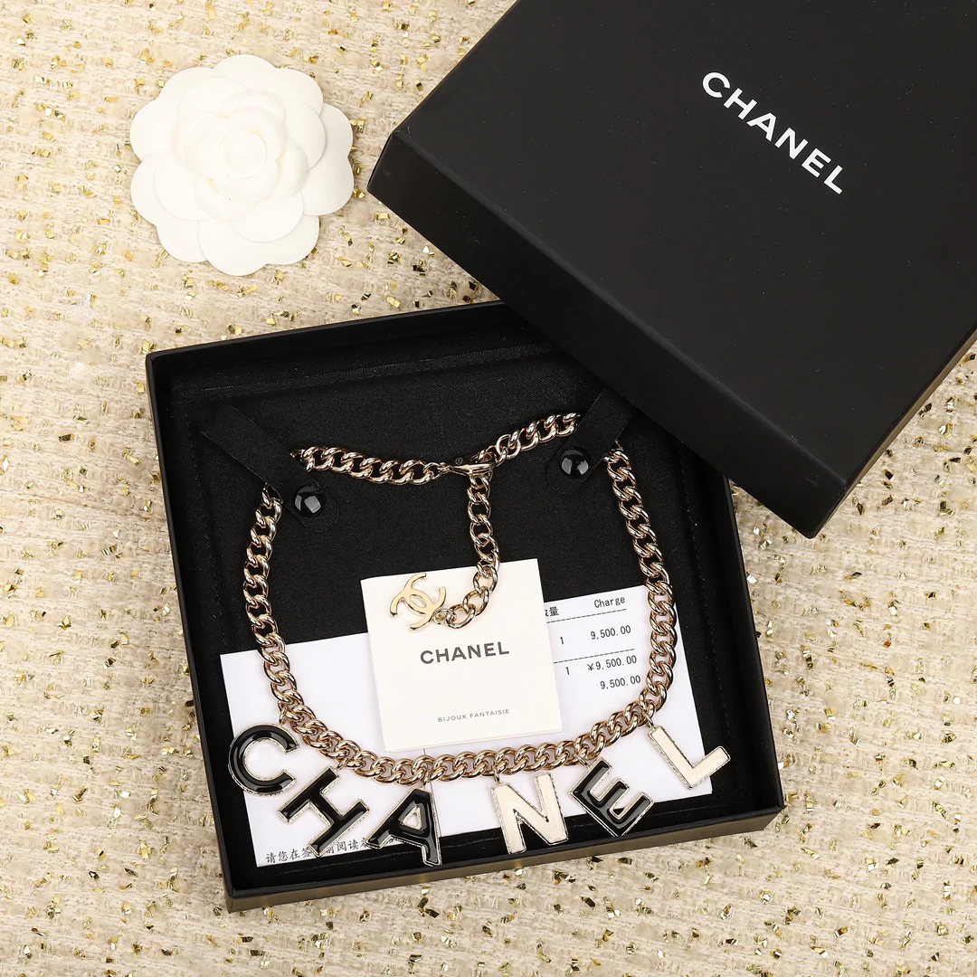 Колье Chanel 551