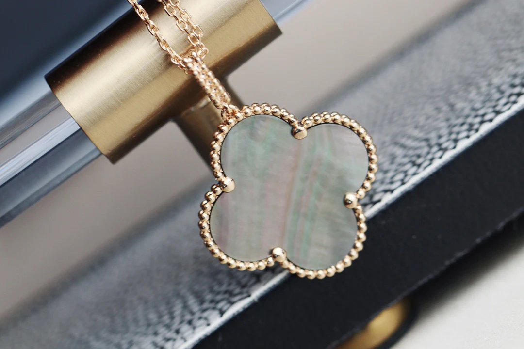 Колье VCA - Множество деталей