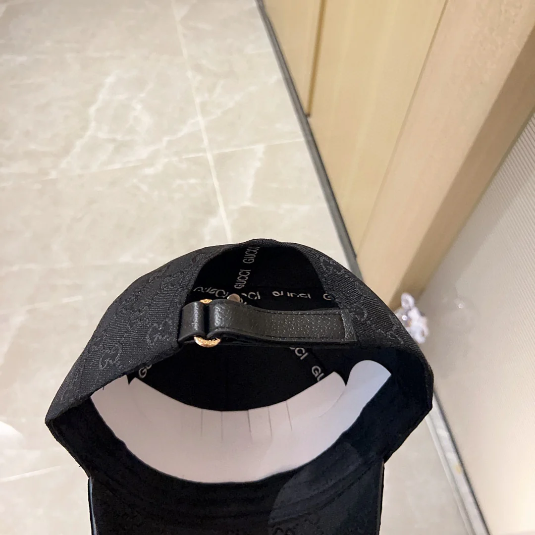 Новая бейсболка Gucci 2023 года с монограммой для мужчин и женщин - черная.