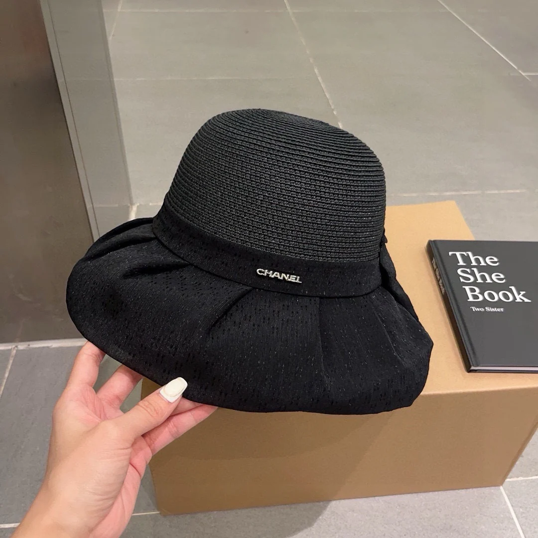 Плиссированная шляпа из органзы Chanel - черная